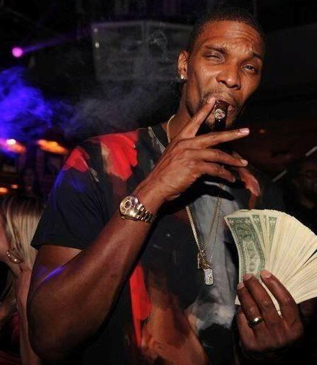 最强nba抽烟是什么意思(NBA球星抽烟照片，谁的气场最强大？看了之后一目了然)