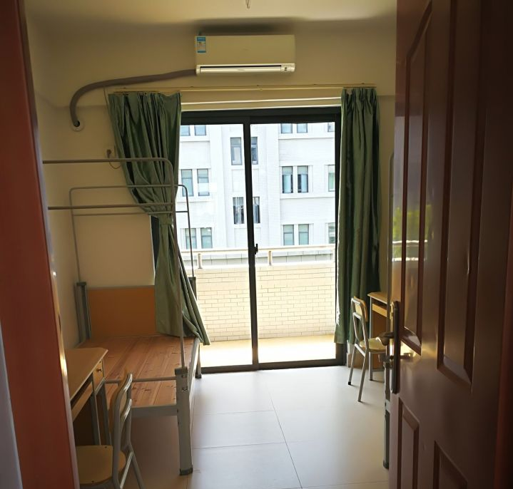 比招生简章还好使的“炫寝室”，空凋独卫还不贵，网友化身柠檬精