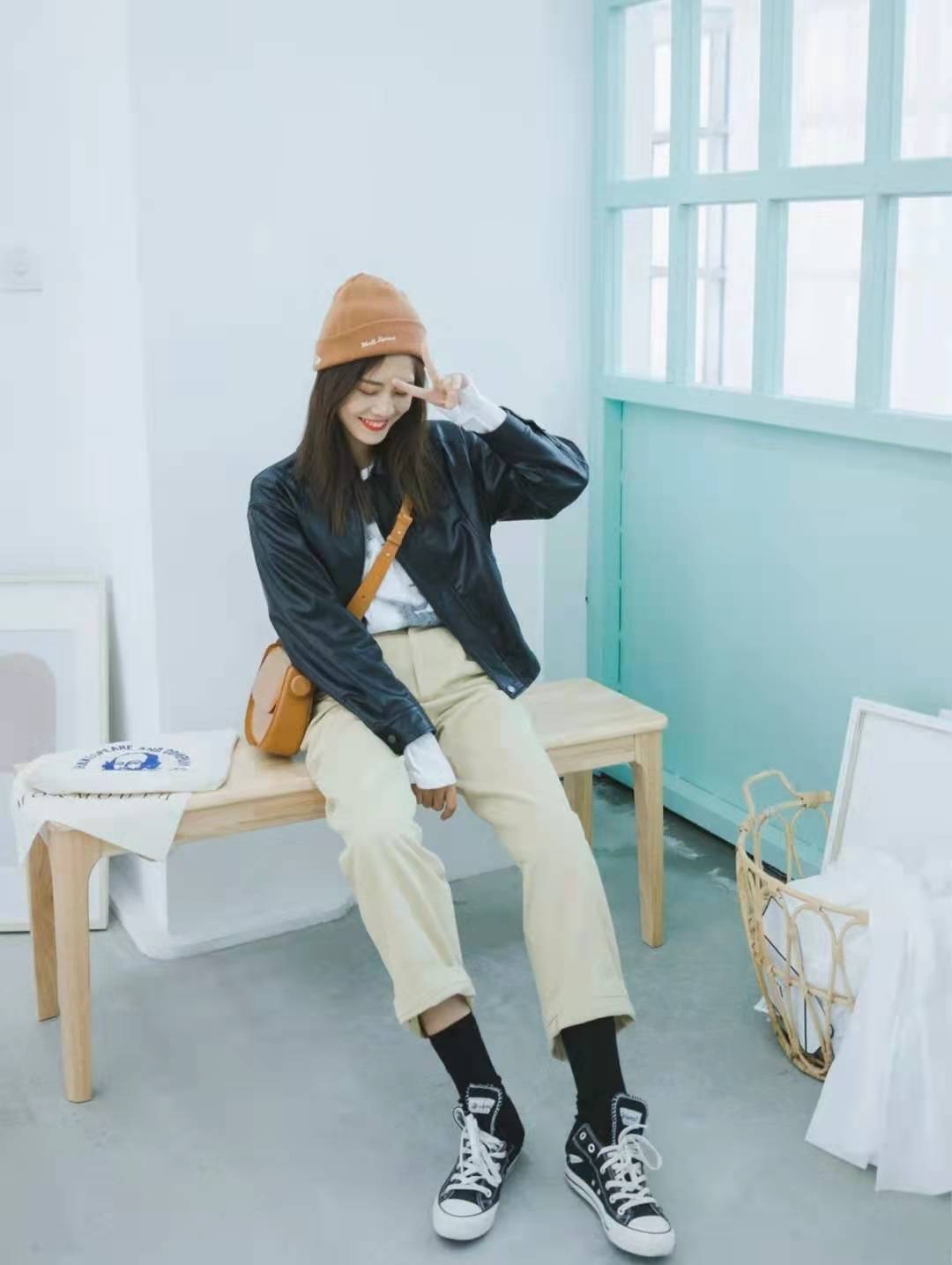 短款皮衣搭配什么裤子好看