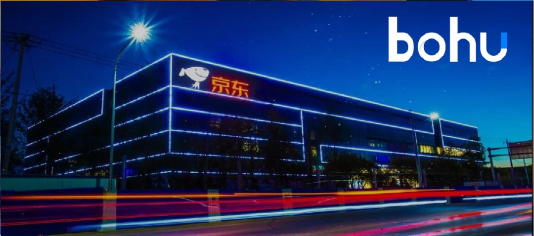万亿汽车市场，蔚小理向左，京东向右