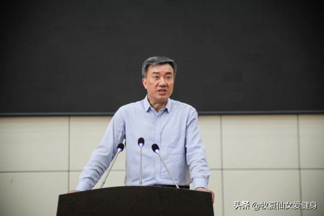 武汉大学校长每天坚持跑步10公里，一跑就是40年，直言坚持很酷