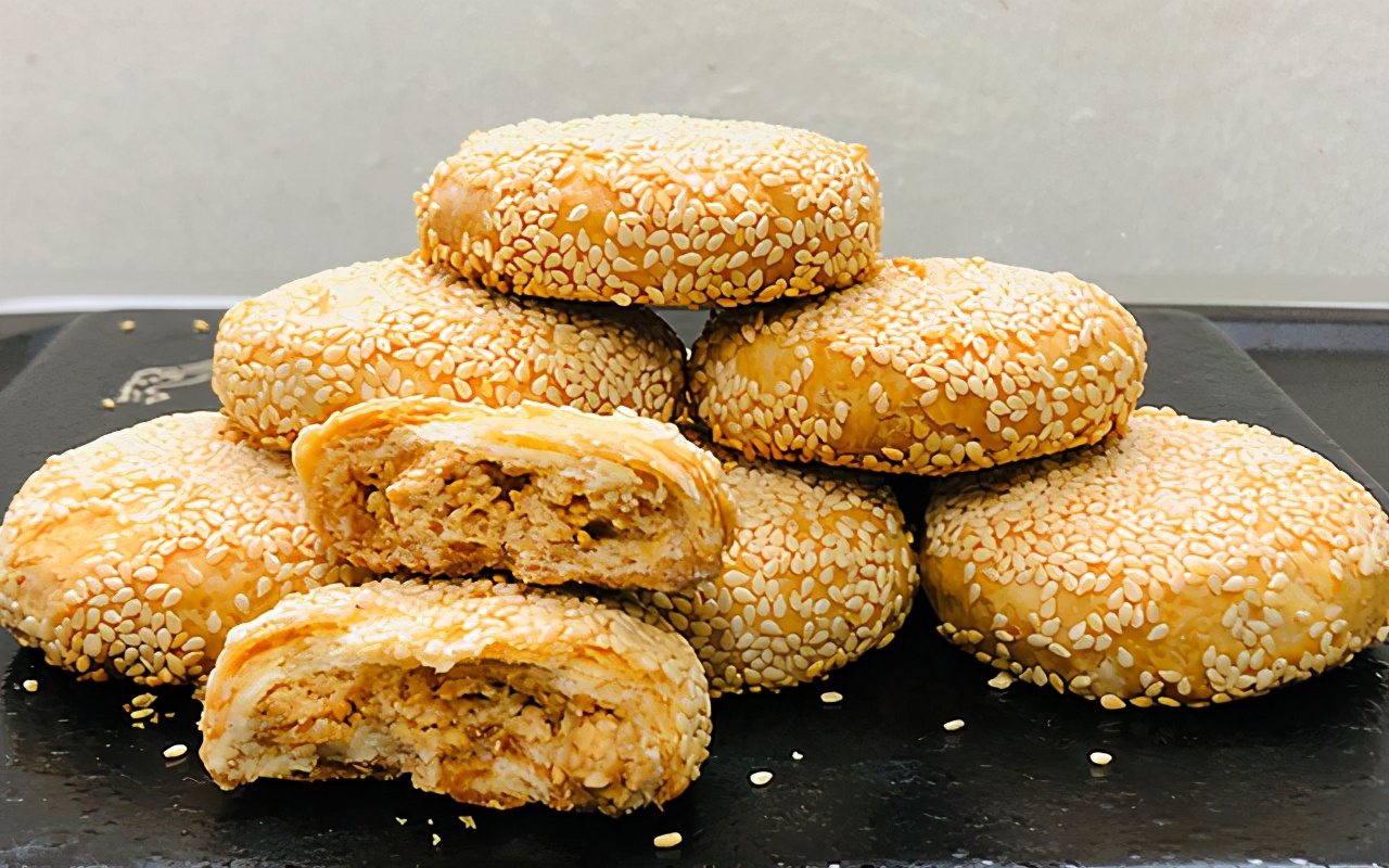 芝麻香酥饼的做法（芝麻饼所需食材和制作步骤分享）