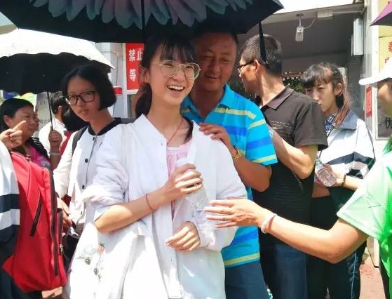 高考生填报志愿后，如何知晓自己是否被大学录取？这些细节要注意