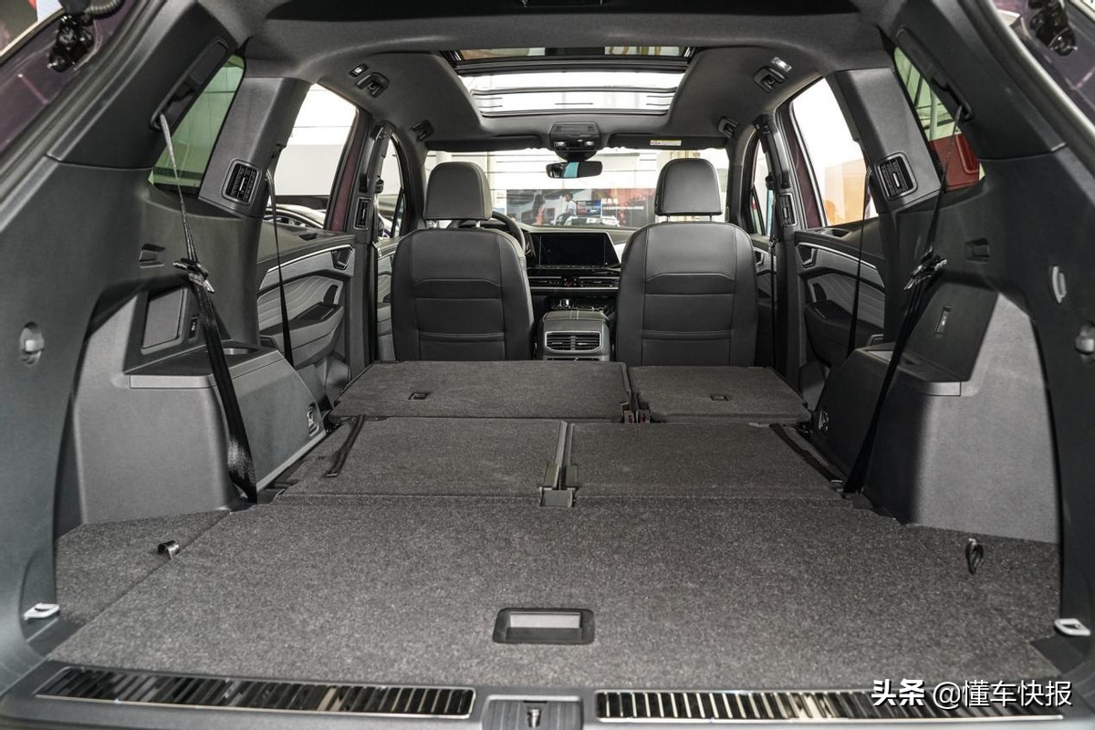 尺寸够大、配置具备豪华感，到店探访大众全新SUV揽境