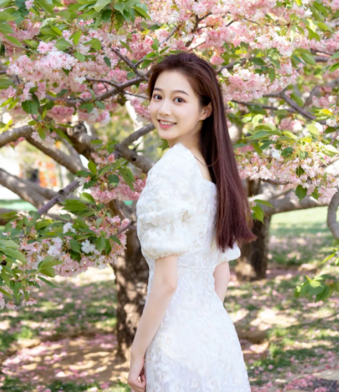 中国传媒大学校花冯琳，因“领诵”走红，读大四的她去哪实习了？