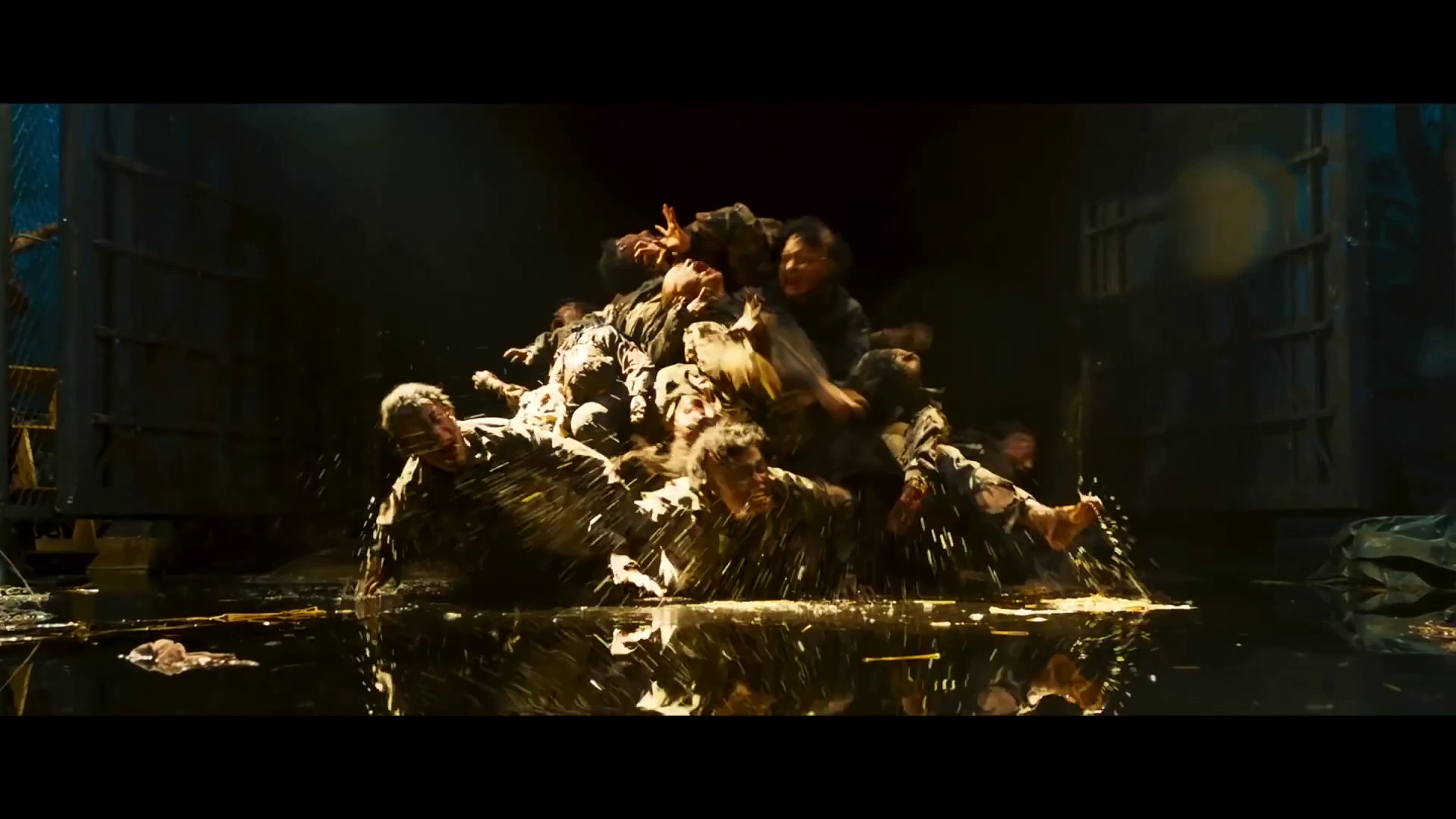 目前唯一热门院线电影《釜山行2》上映!深度解析影片到底行不行