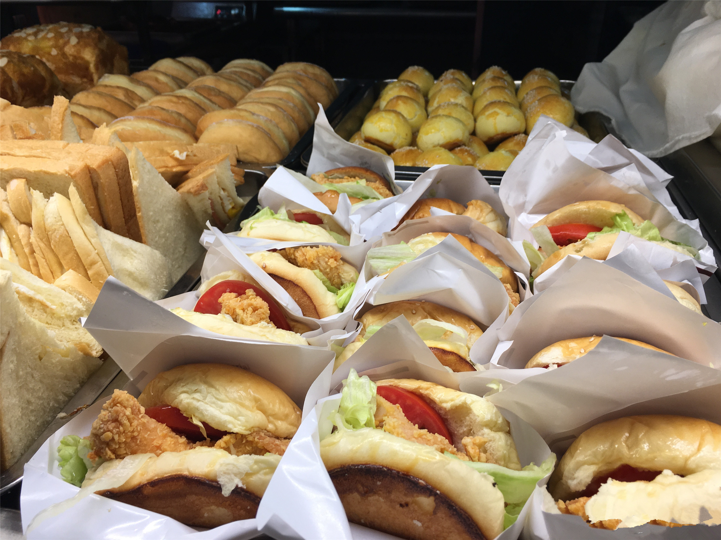 厦门大学食堂有多好？中式大厨做盘菜6元，米饭免费10年，值了