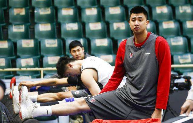 为什么cba球员训练不起肌肉(中国球员进NBA后变化大，姚明阿联肌肉暴涨，为何CBA球员练不出？)