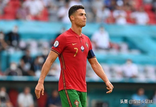 欧洲金靴和欧冠金靴哪个重要（C罗创纪录！史上第3人+17座金靴奖，比肩2大巨星，61年神迹诞生）