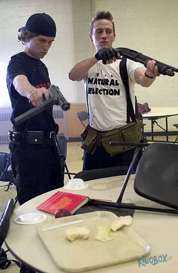 全场鼓掌13分钟，震撼人心的《科伦拜校园事件》改写了戛纳历史
