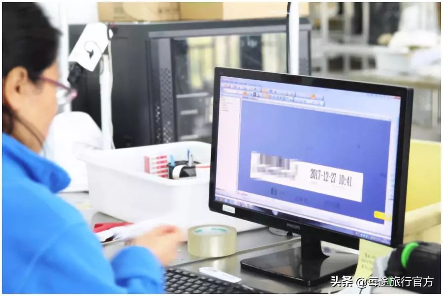 换季洗衣！！99元任选3件~大衣羽绒服西装等等~顺丰上门服务配送~