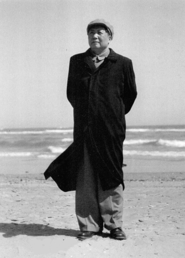 人民大会堂画作完成后，众人提议周恩来题词，却被拒绝：我不合适