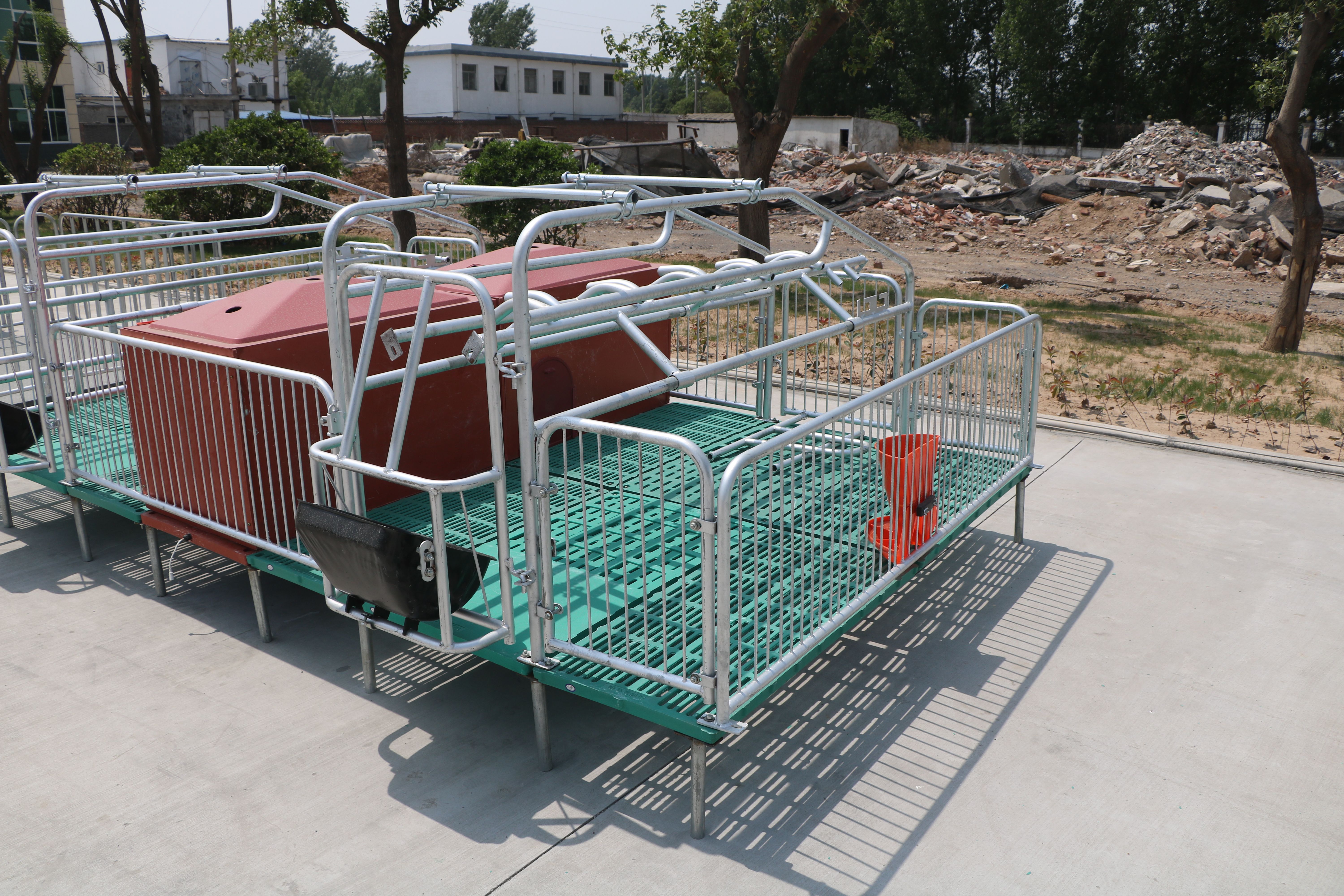 母猪产床款式有哪些?哪个更适合养猪户使用?