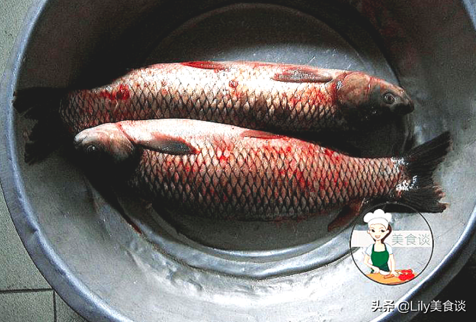 冬天腌鱼时，直接抹盐就错了，多做一步，鱼肉鲜香紧实，还没腥味