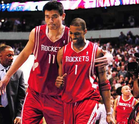 nba姚明为什么可以退役球衣（为何姚明球衣能被火箭队退役 麦迪却不行，原因令人尴尬）-趣拿体育