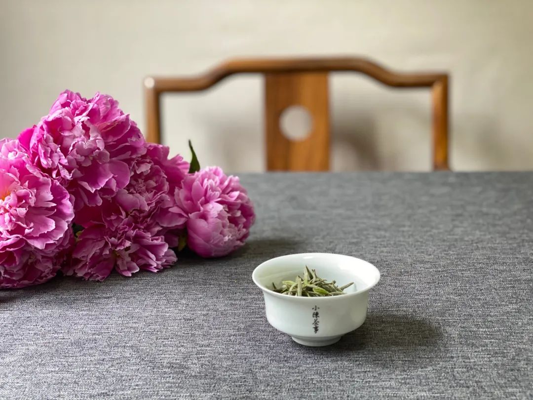 从白毫银针、白牡丹、寿眉，新茶友第一次买白茶有什么推荐吗？