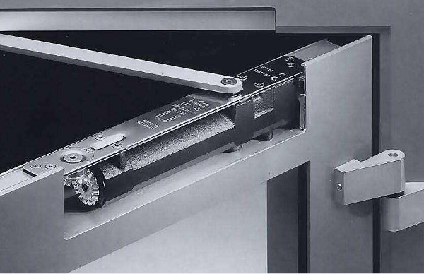 弱电工程施工技巧——闭门器的安装