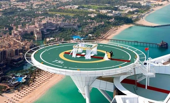 去迪拜，一定要花80美元转转帆船酒店，它的美是你想象不到的