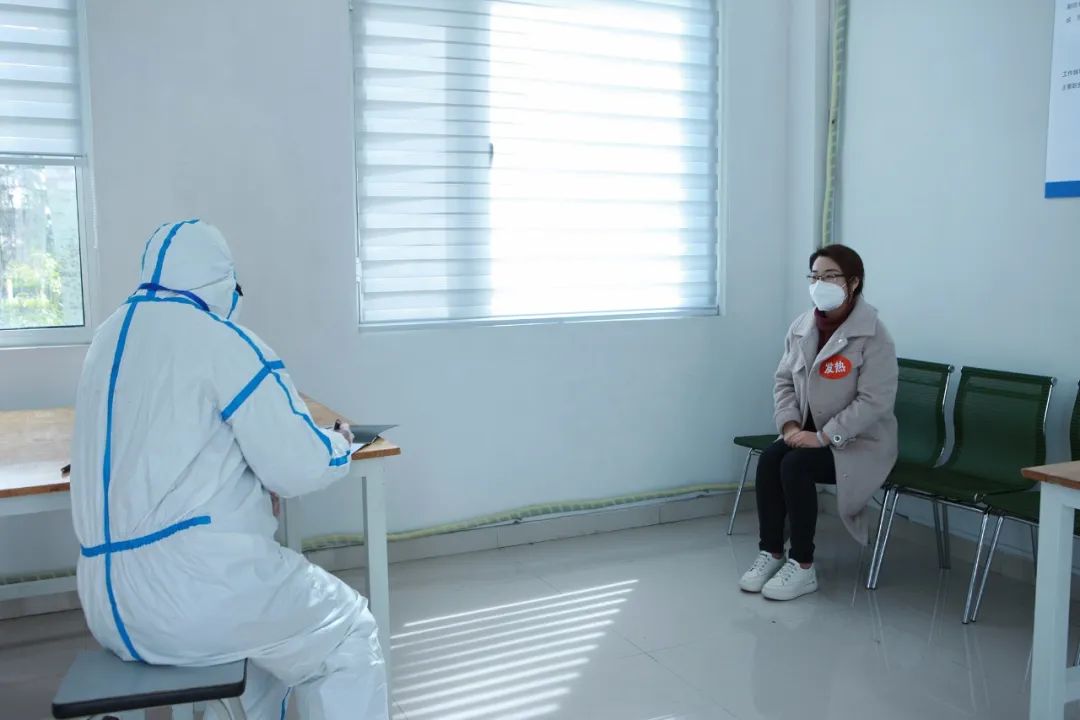 山东省潍坊商业学校组织疫情防控流程模拟演练活动