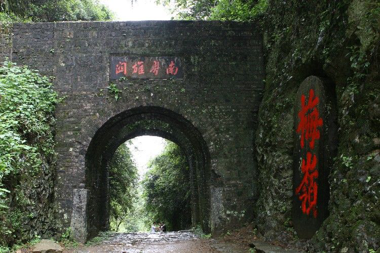 赣州红色旅游必打卡点：梅岭三章纪念馆红色教育基地