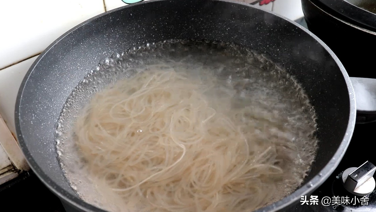 最简单的酸辣粉做法（酸辣粉居家做法简单又美味）