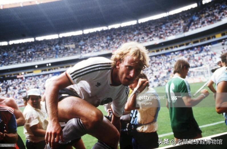 90年世界杯决赛布雷默(和马尔蒂尼齐名的历史最佳左后卫，左右脚全能心理素质德国第一)