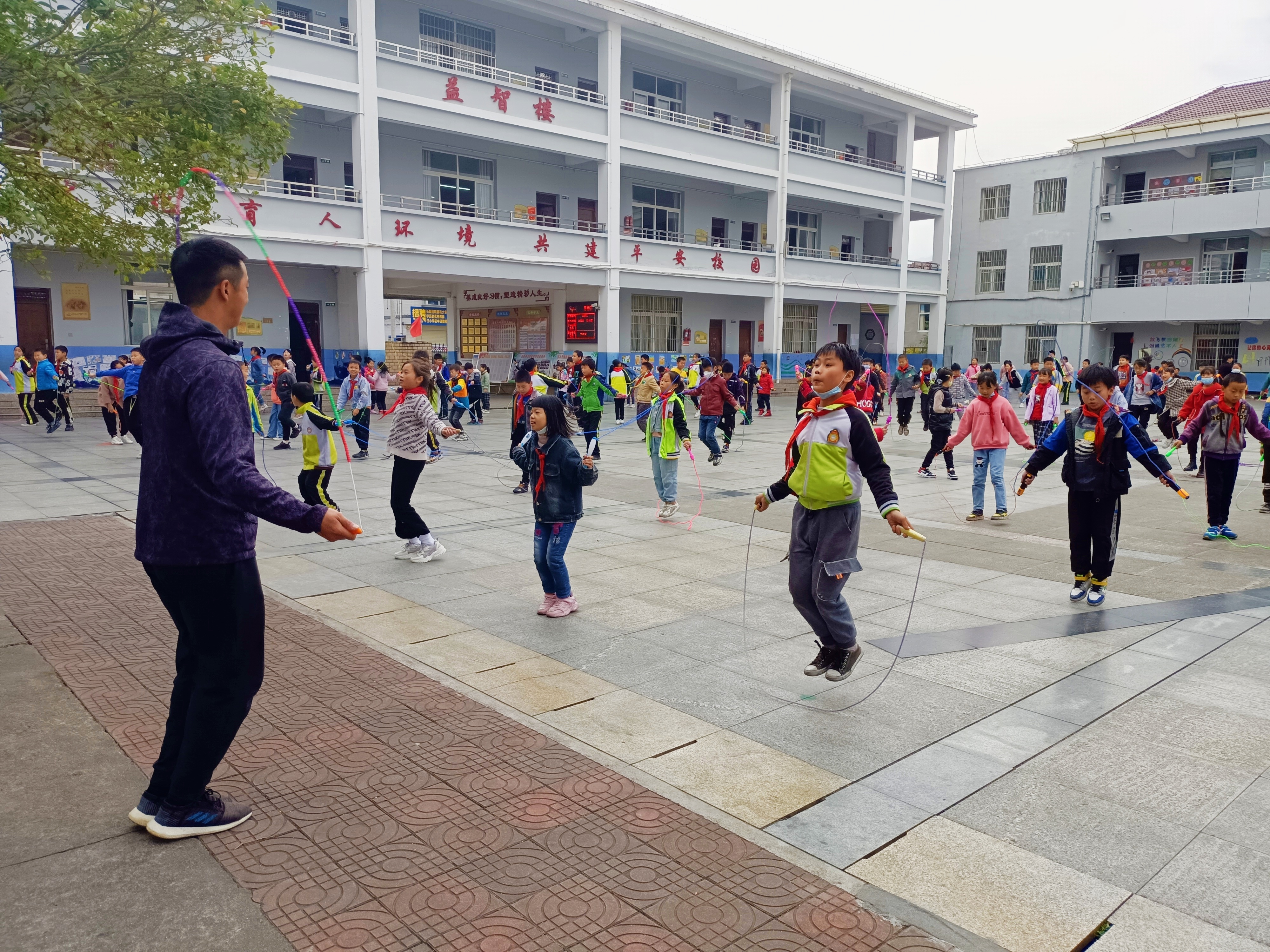 汉阴县平梁镇中心小学：“绳彩”飞扬(图5)