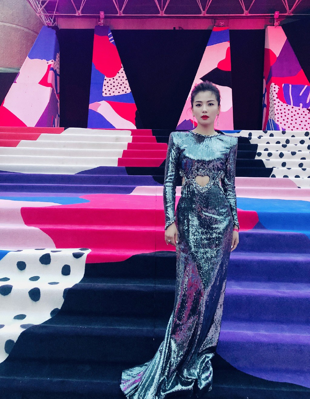 非主流闪动美女(刘涛穿成霸气女王,就连加非主流的"星光特效",都显得