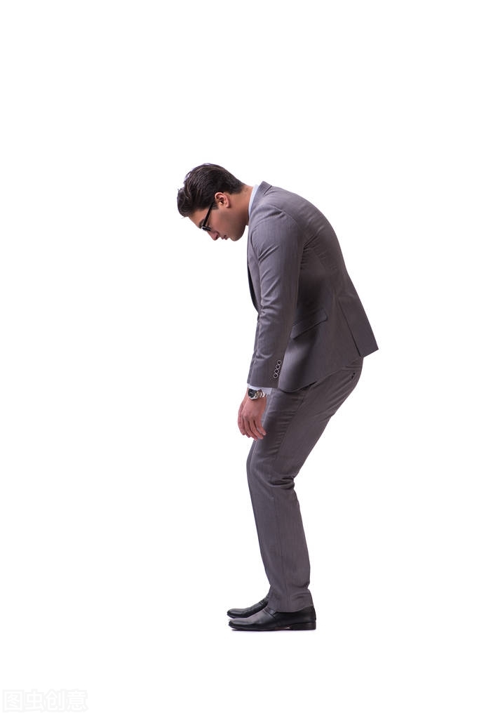 后背腰部凹下去怎么回事(男生后背腰部凹下去图片)_友友