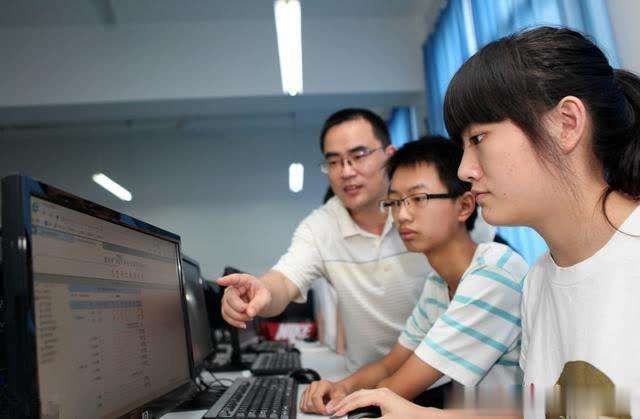 报考志愿等于选择人生，专业不对口大学四年就是白读