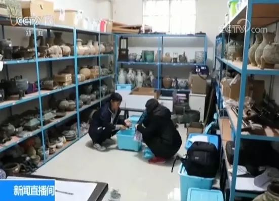 盗墓者的江湖：盗墓现场警车闪灯但“是自己人，不用害怕”；案发后收缴文物“扫回一座博物馆”