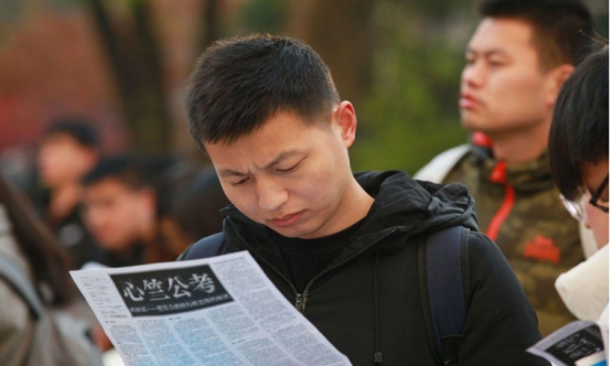文科生注意，大学选择四个专业，考公务员难度小，竞争压力也很小