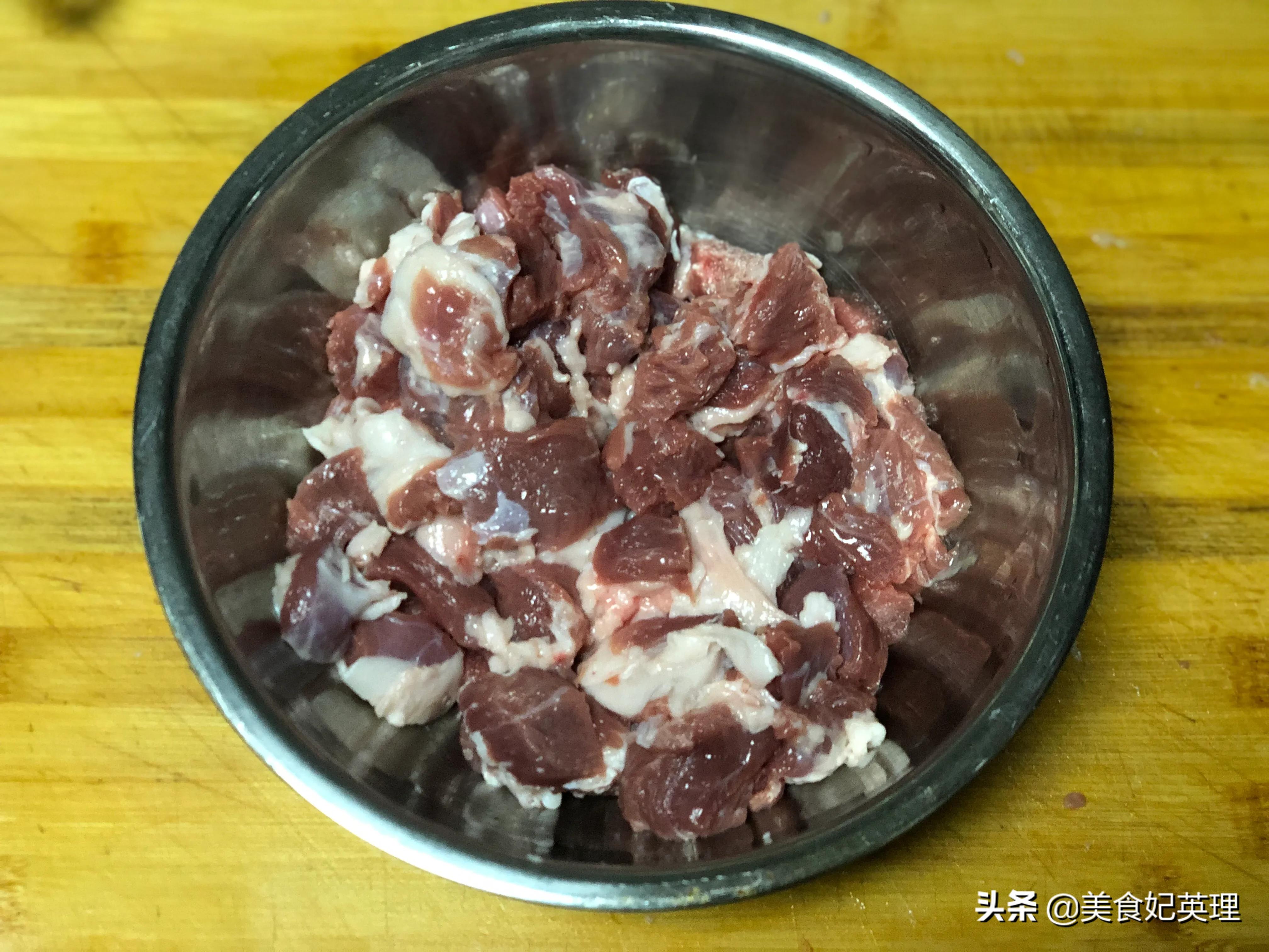 想吃烤串出不去？自己在家做！1斤肉15串大肉块超过瘾，省钱好吃