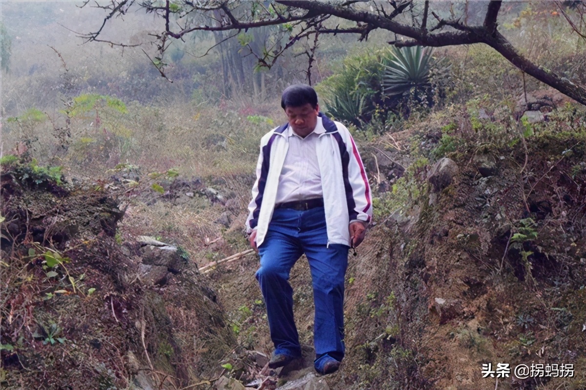 为1.8万名贫困生圆大学梦丨哪怕化缘，也要筹钱让他们走出大山