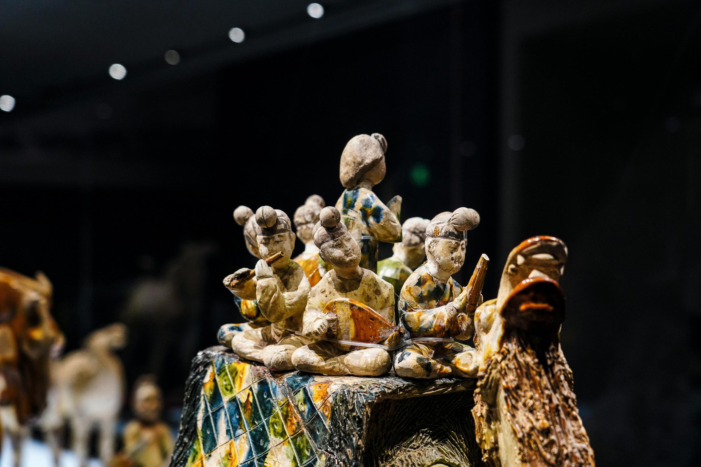 这可不兴摆之唐三彩:唐代工艺艺术品之光,畅销海外却用途特殊