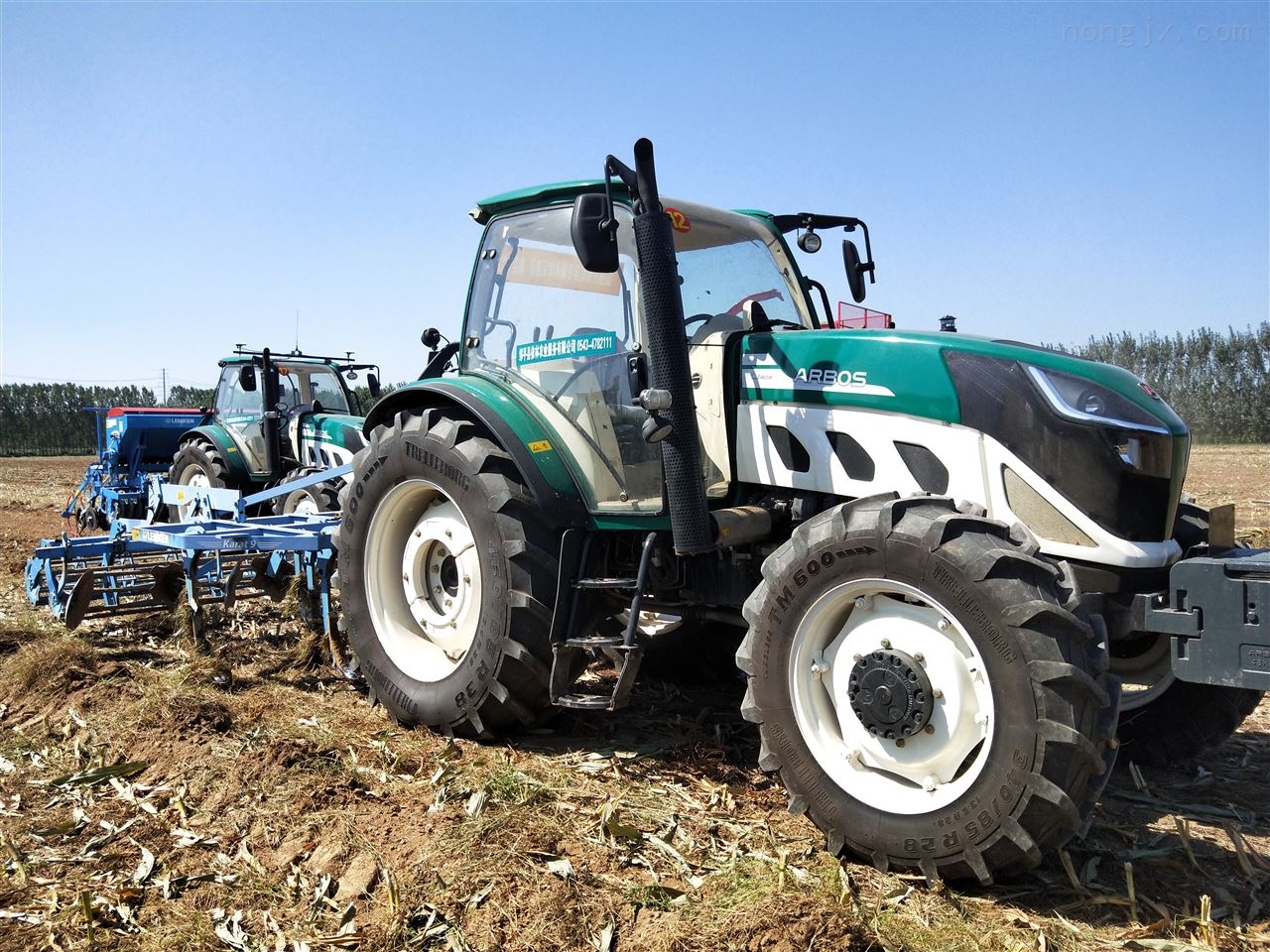 2,雷沃m1404-x1型拖拉机