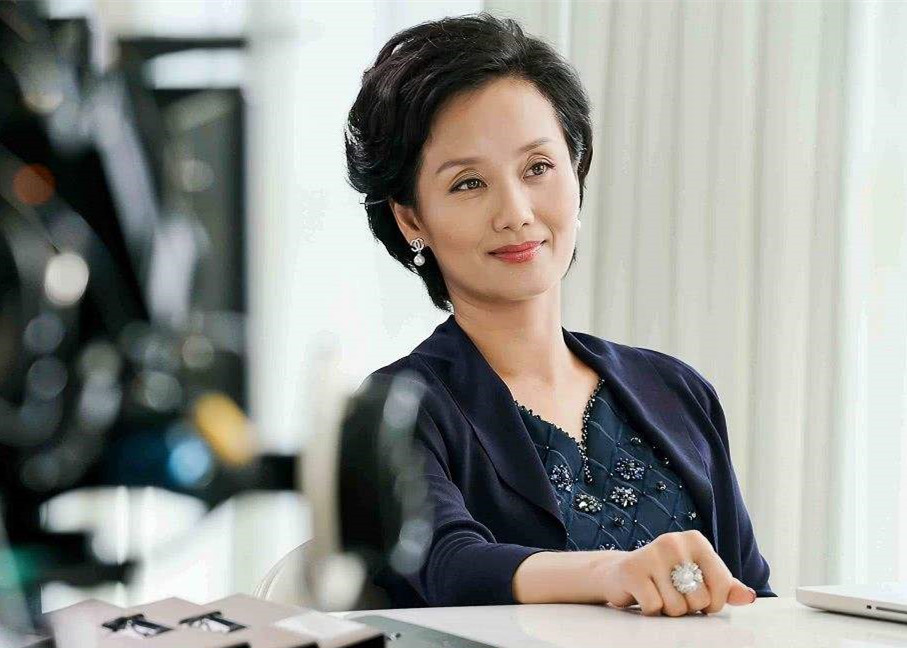 李颖罕露面状态好,曾是tvb花旦,却凭《东北一家人》朱婷婷走红