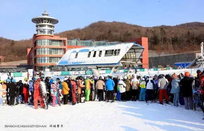 单板滑雪u型场地图(哈尔滨帽儿山高山滑雪场，滑雪发烧友驰骋的乐园)