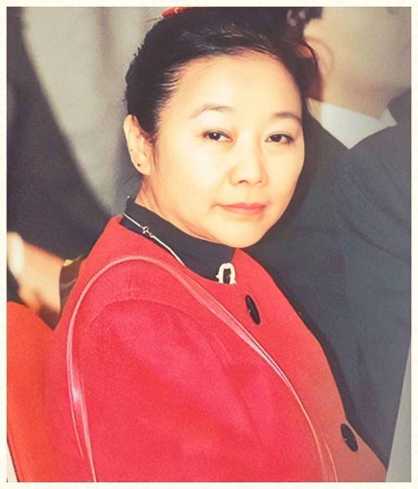 香港痴情女首富：建318米高楼示爱，寻夫17年被骗20亿