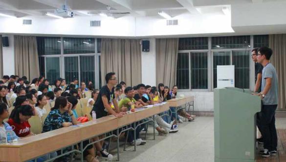 大学迎新标语叫人眼前一亮，安徽财经大学新生表示，这也太朴实了