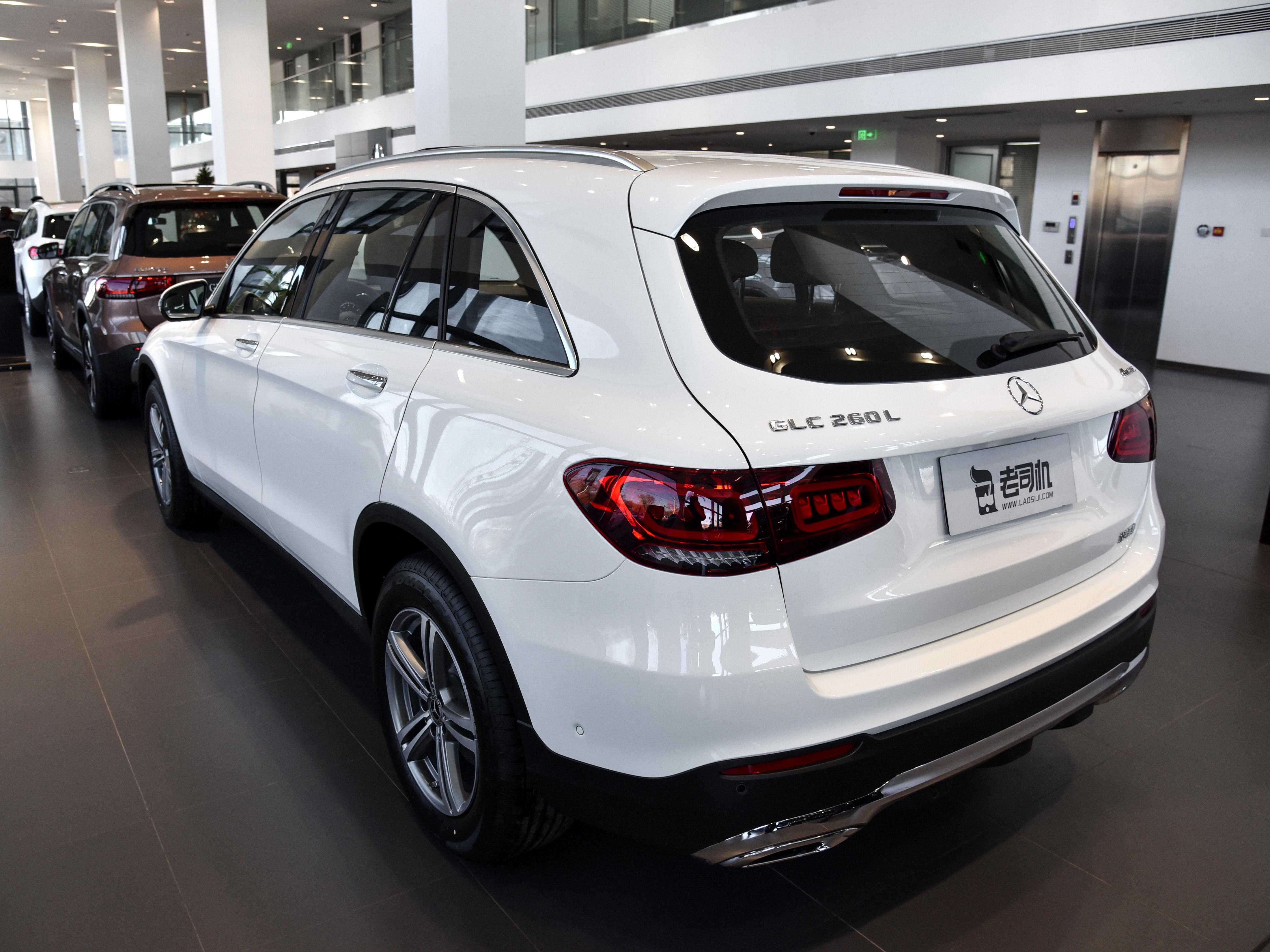 尺寸加长有四驱,豪华品牌大尺寸suv,价格也不错,实拍奔驰glc