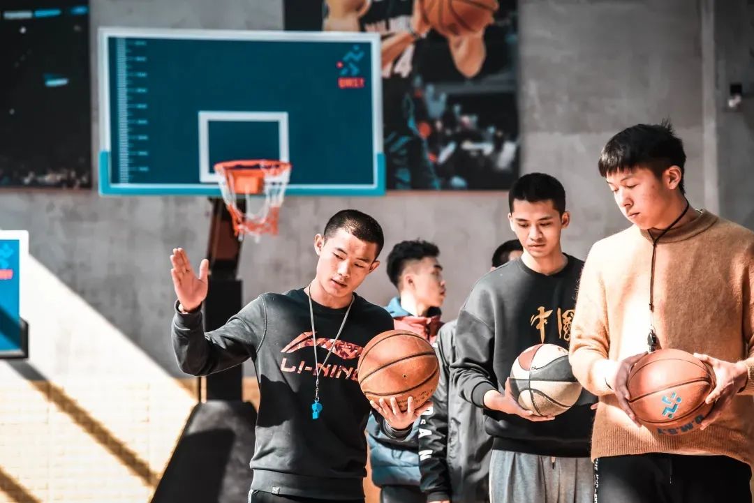 青少年篮球教练培训班(成都篮球培训 青少年篮球培训机构)