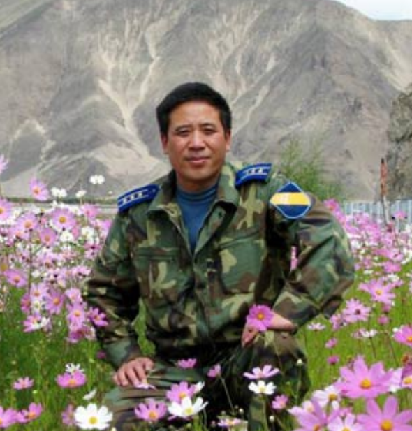 飞行员李剑英：战机遇鸽群，为救村庄，16秒内3次放弃逃生机会