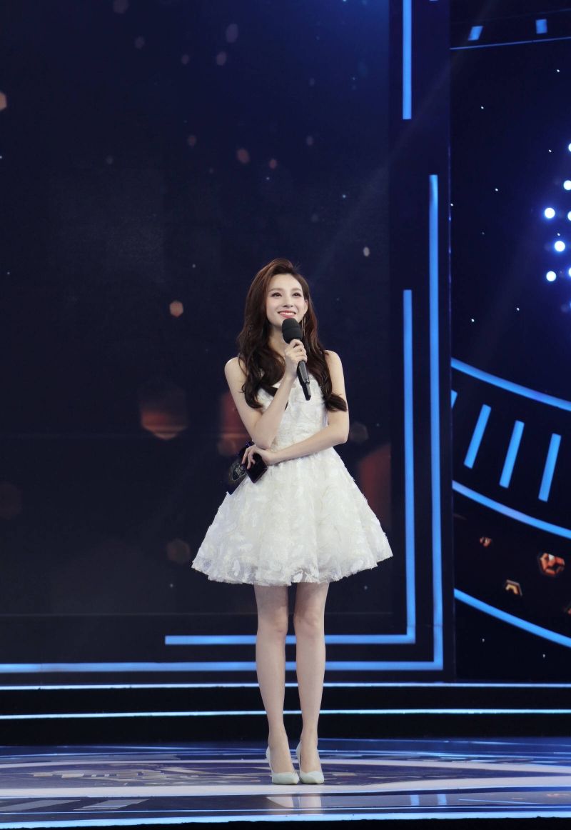 马凡舒走秀比赛视频未删减版（被誉为世界杯最美女主持，省第一成绩考入名校，25岁透漏择偶标准）