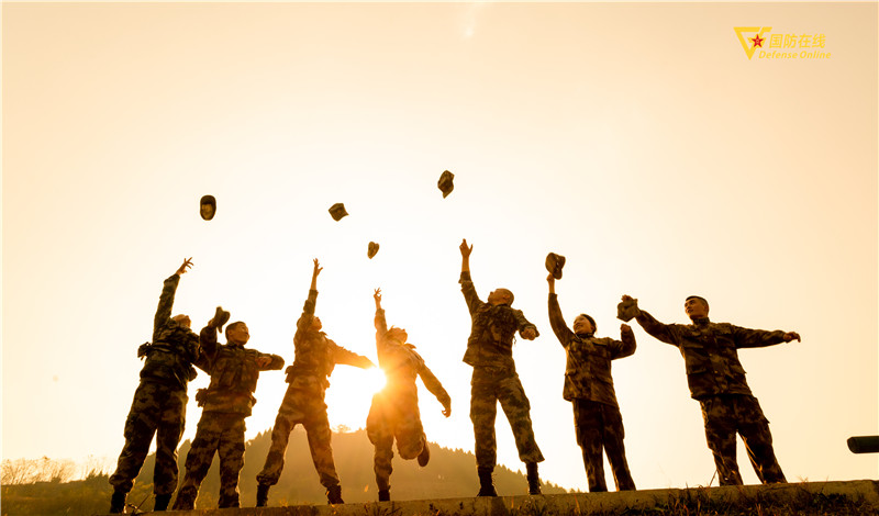 激情澎湃歌词彰显铁血精神(有没有一首军歌,会让你泪流满面?