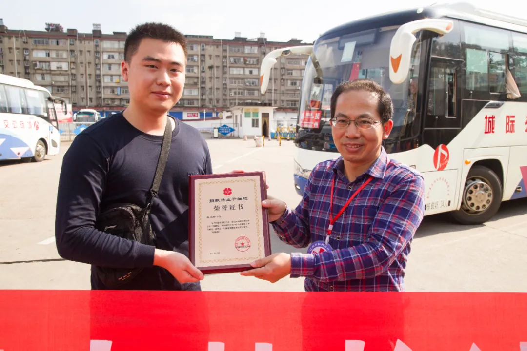 黎川公安民警赵天宇再次挽袖救人！