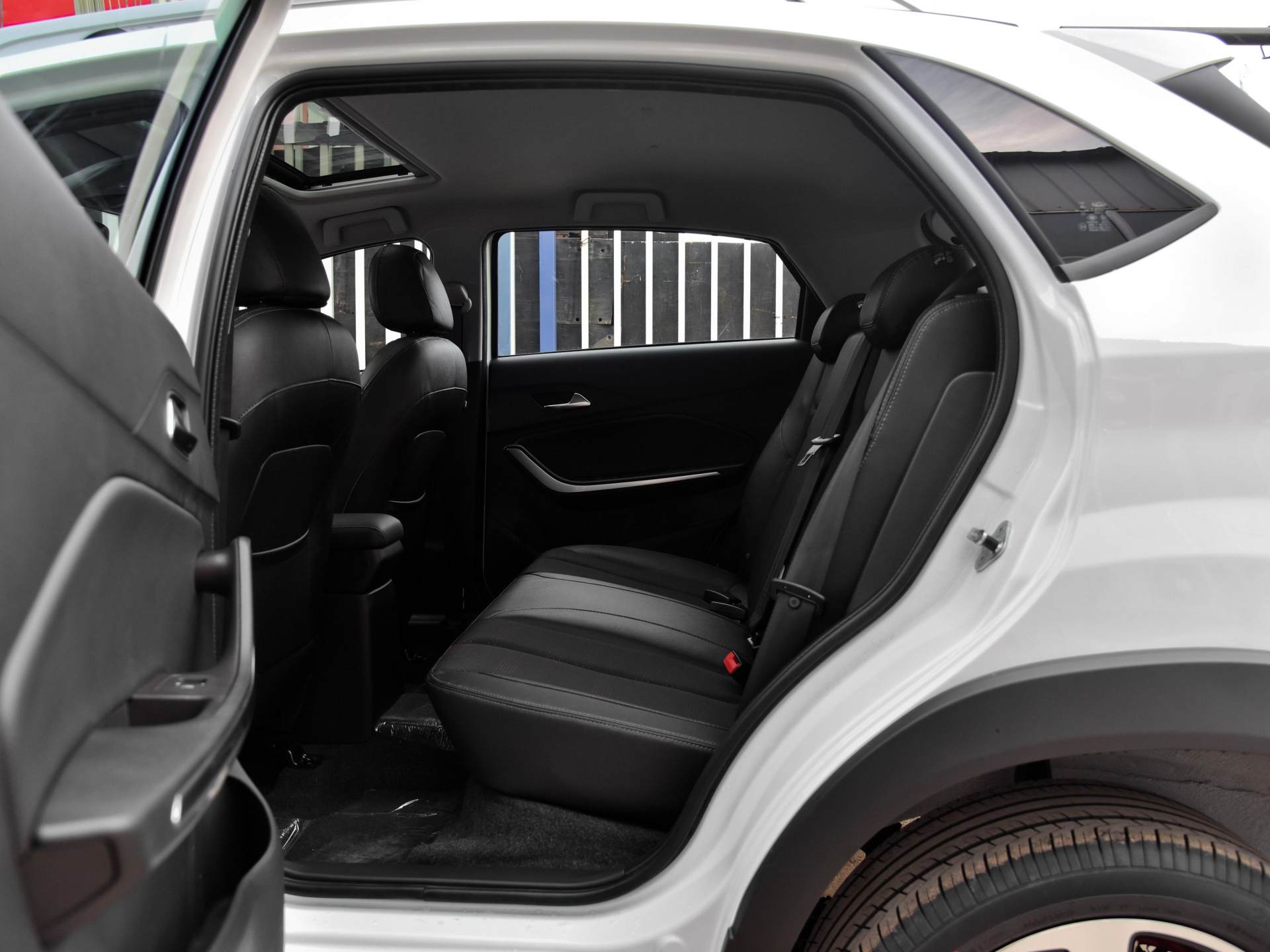 油耗6.9L，极低价代步灵活SUV，自动挡配置高，带你看奇瑞瑞虎3x