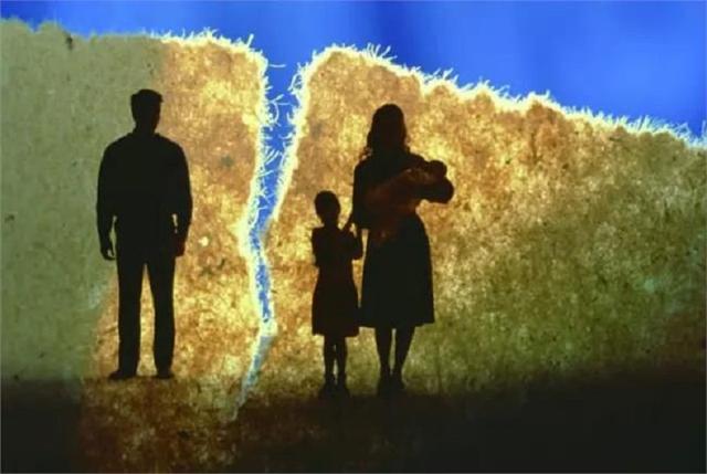 女大学生插足四口之家，发朋友圈秀恩爱被发现，还嚣张挑衅原配