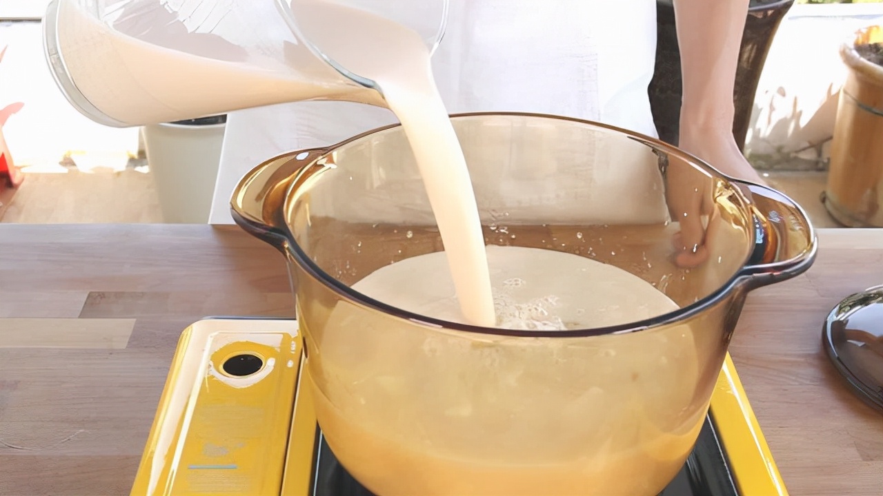 自己在家榨出来的豆浆，为啥没有外面卖的豆浆好喝？原来藏有猫腻