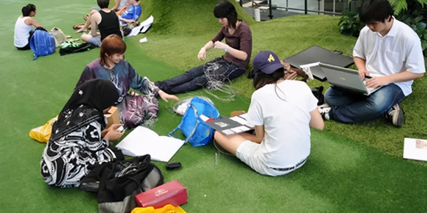 2021年进入新加坡中一新生无需亲自前往所分配中学报到